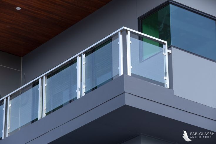 15 Contemporary Balcony Glass Railing Designs